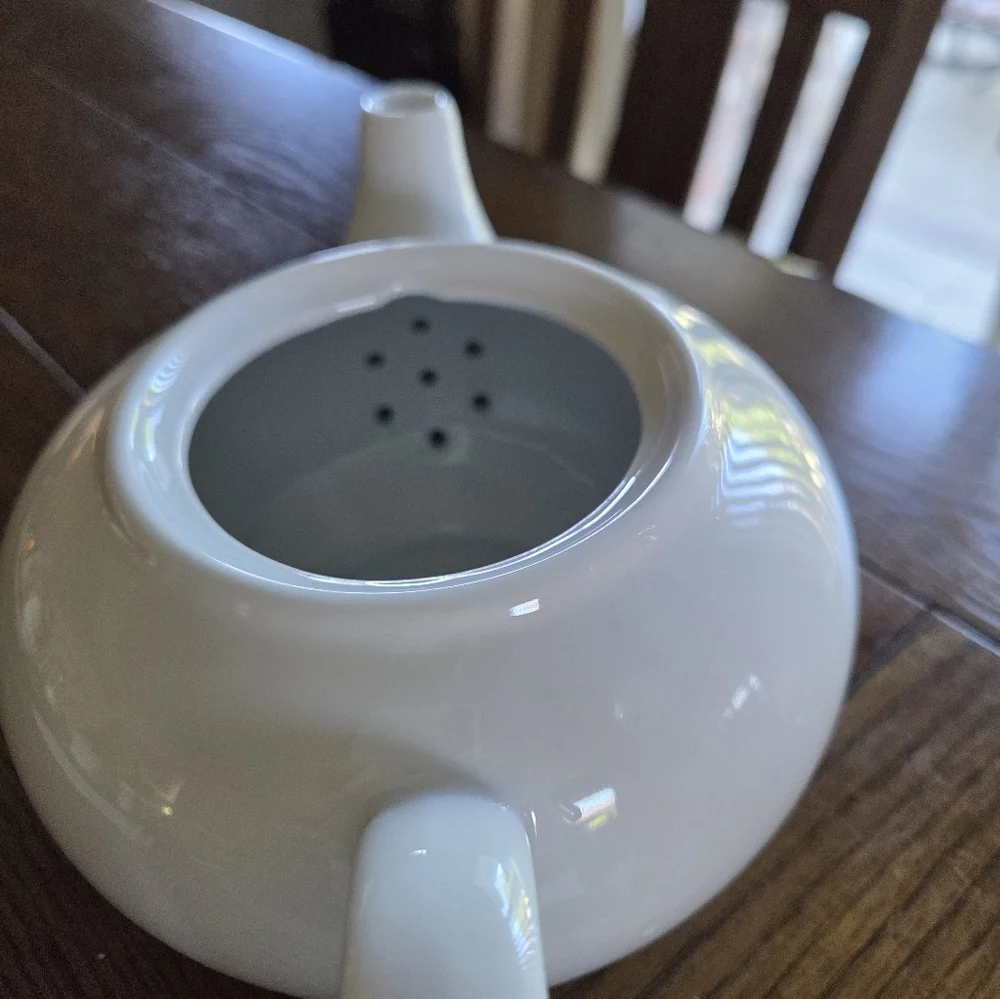 Cordon Blue White Porcelain Teapot